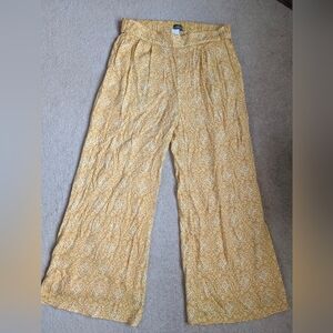 Wonderly Gold Paisley Geometric Linen Like Pants